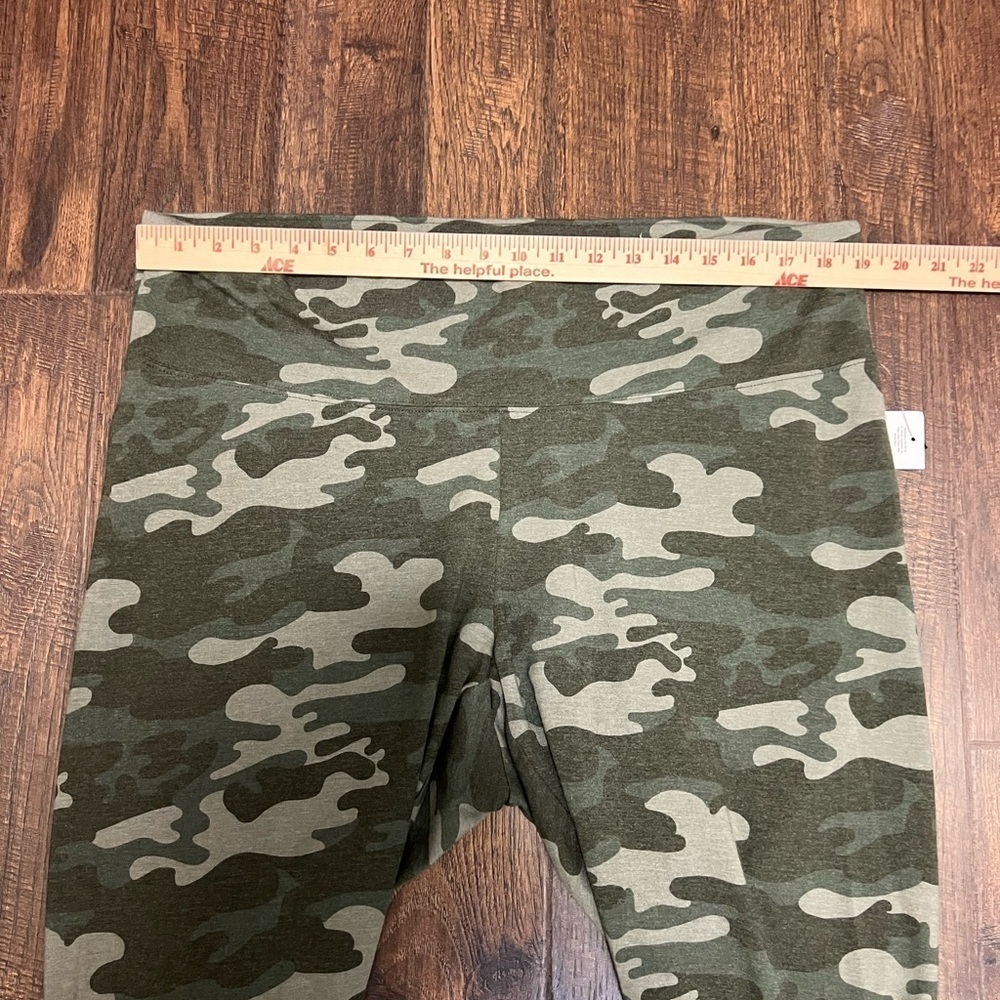 NWT a.n.a A New Approach Camo Leggings Size Women’s 2X Color Camo Green - Picture 8 of 10